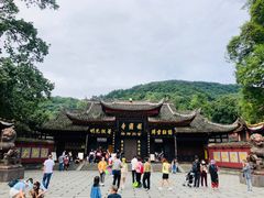 -峨眉山报国寺