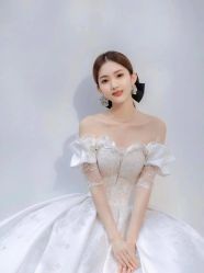 -Lady  Jane高端婚纱礼服馆