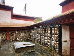 -比如骷髅墙景区