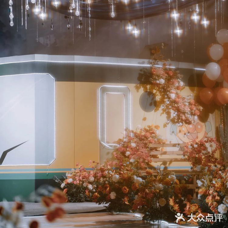 有顶可爱温馨｜[吐]撞色婚礼