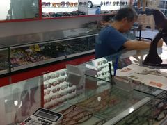 -朱师傅眼镜·蔡司·依视路·尼康(市先进店)