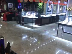 -奎屯友好时尚购物中心