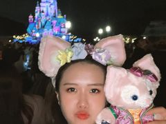 -小镇影院迪士尼小熊Duffy与他的朋友合影地