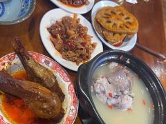 -爆炸头阿姨小四川正宗川味小吃(无任何分店)