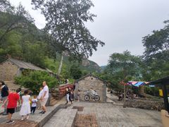 -百里峡七彩艺术小镇