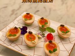 果熏鱼籽溏心蛋-东海朗廷酒店-唐阁T’ANG COURT 中餐厅
