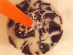 热的椰汁龟苓膏-家味螺蛳粉&烤鱼(五角场店)