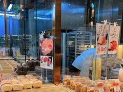 面包甜点陈列柜-西村叔叔的店·面包·甜品·蛋糕(清河万象汇店)