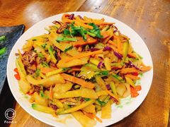 东北大拉皮-老东镇啤酒屋海鲜加工·蒸汽海鲜·海鲜烧烤(台东店)