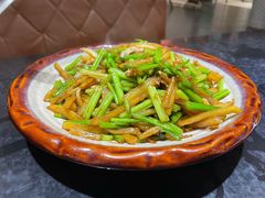 芹菜土豆炒肉丝-晚归月亮湾私家菜(临邑路店)