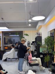 -V7 HAIR SALON