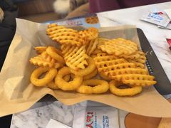 -达美乐比萨(南京路店)