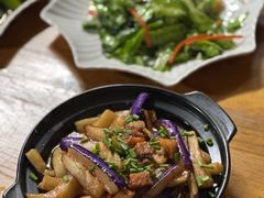 茄子煲-黄记四更烤乳猪店