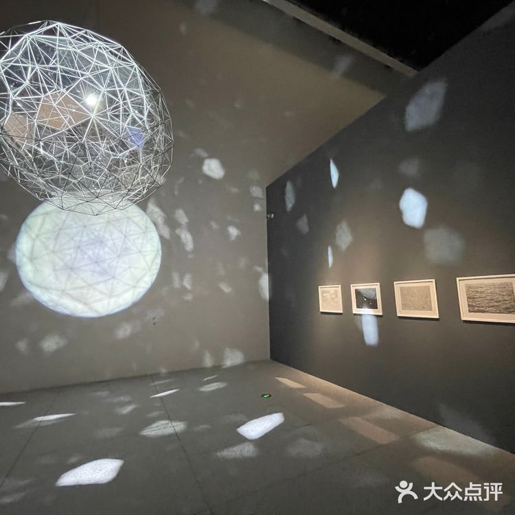 上海最好的现当代艺术馆的浦东美术馆开馆啦[加油]