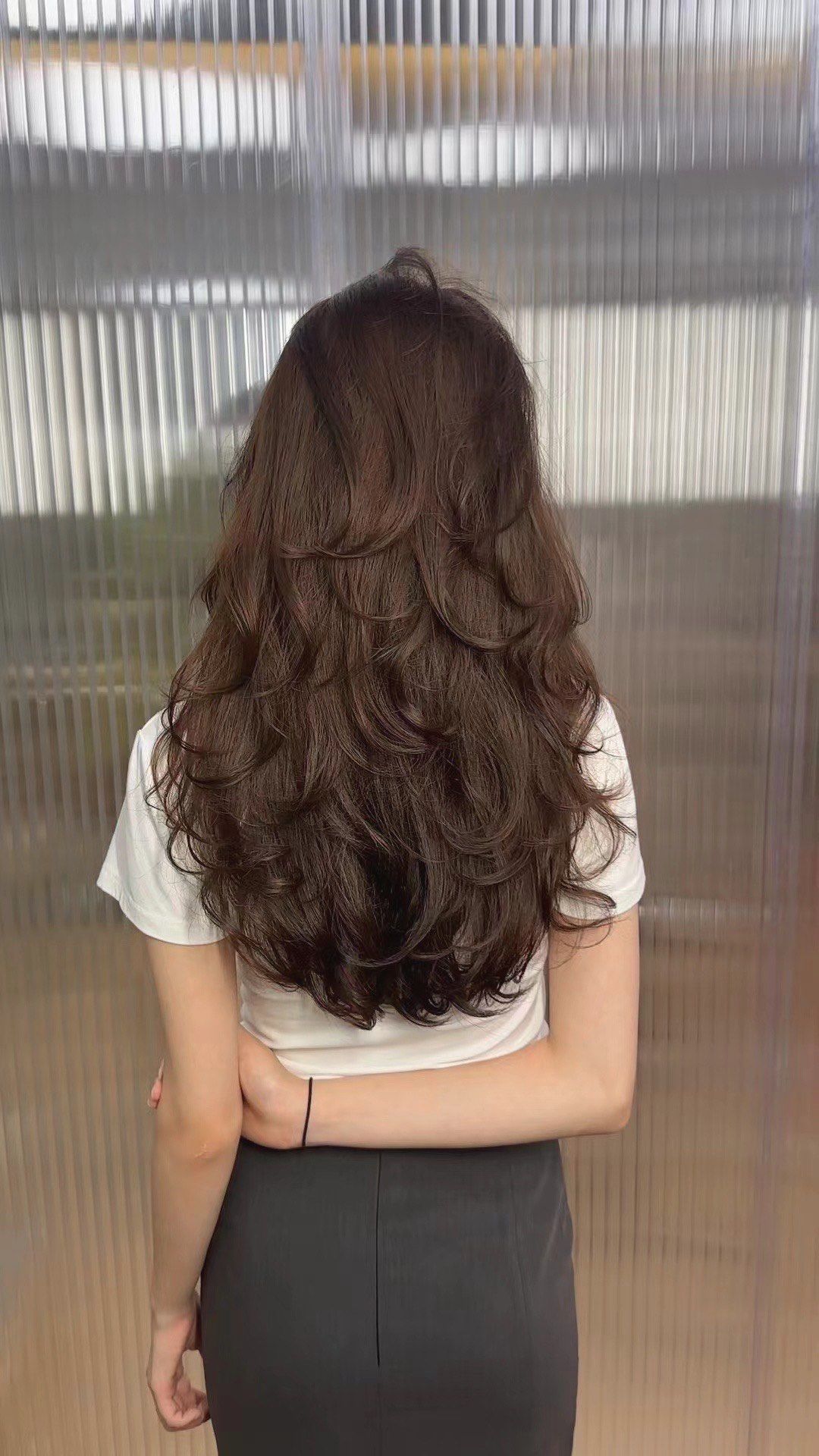 高层次烫发 #背影杀 
有了这款发型
绝对可以扛住40度高温