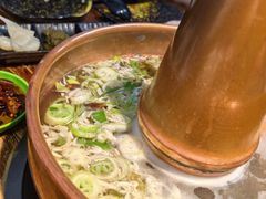 -洞庭洲·防空洞火锅·铜锅涮肉·烧烤(新百广场店)