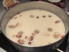 -尚尚仙·酸汤猪手·猪肚鸡火锅(华联万柳购物中心店)