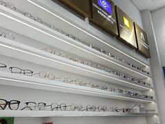 -美式眼镜·授权蔡司.依视路.尼康.豪雅.明月(南翔印象城店)