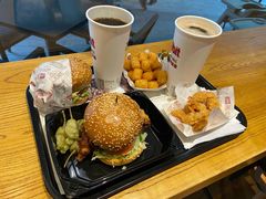 -The Habit Burger Grill 哈比特汉堡(爱琴海店)