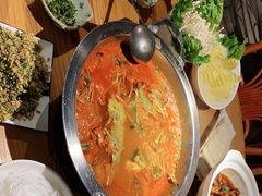 -野山舂·贵州现舂酸汤火锅(鸿通城店)