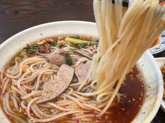 -爆炸头阿姨小四川正宗川味小吃(无任何分店)