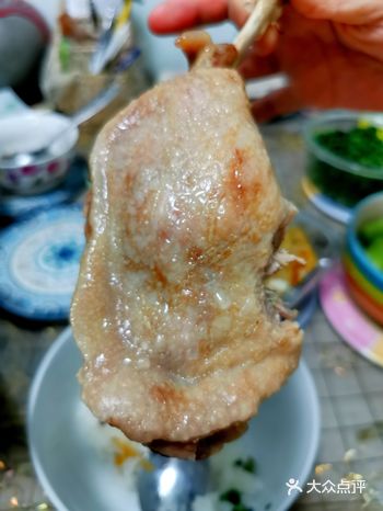 原料 上好的冰鲜大鸭腿，有牌子得要12块钱