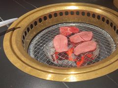 -山川小町·极番烧肉(新地假日广场店)