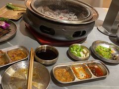 -围炉肉舍•炭烤活鳗•丹东海鲜烤肉(步行街店)