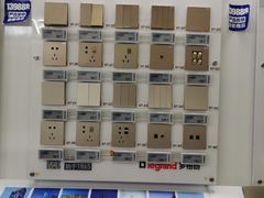 -百安居装修建材卖场(泰然店)