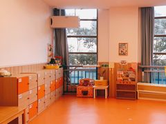 -小门牙好性格托育(北外滩中心)