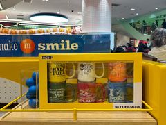 -m豆巧克力世界(上海世茂广场店)