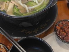 -丽虹云南过桥米线(兴工街店)