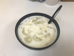 -志龙皇冠吃货椰子铺