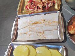 -围炉肉舍•炭烤活鳗•丹东海鲜烤肉(步行街店)