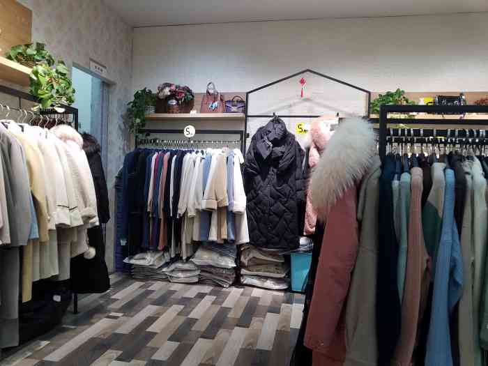 沙与沫(优品汇店)-"沙与沫女装,感觉他家的女装有点森系的感觉.