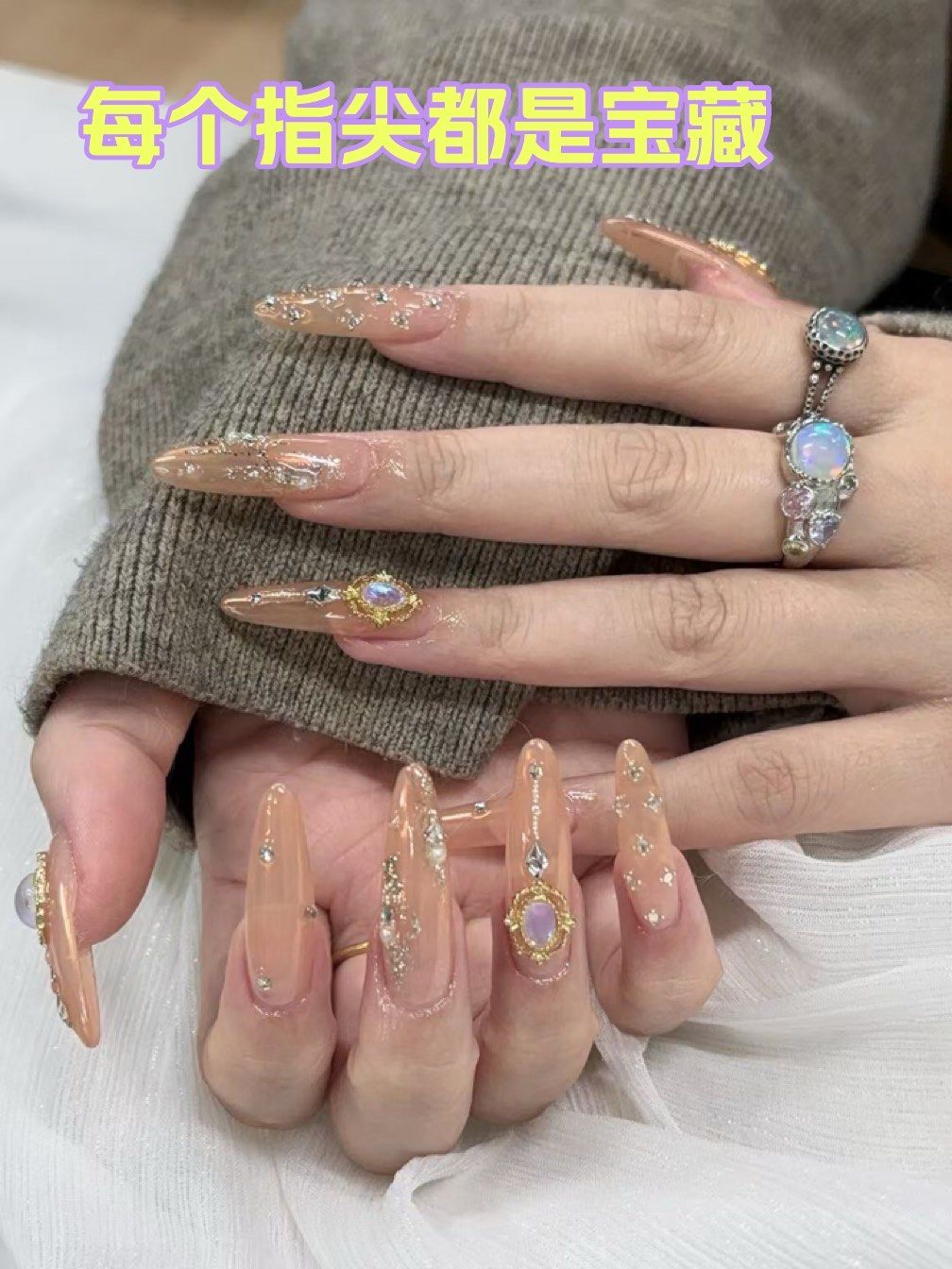 璀璨金边美甲来袭!💎宝石般闪耀的美甲秘籍💎