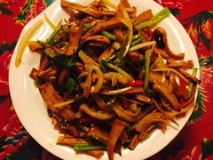 -闯关东东北农家菜(崂山石老人店)