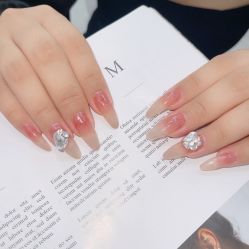 -七彩虹美甲美睫 半永久
