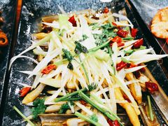 油泼蛏子-老东镇啤酒屋海鲜加工·蒸汽海鲜·海鲜烧烤(台东店)