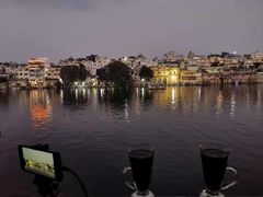 -Lake Shore Hotel & Restaurant