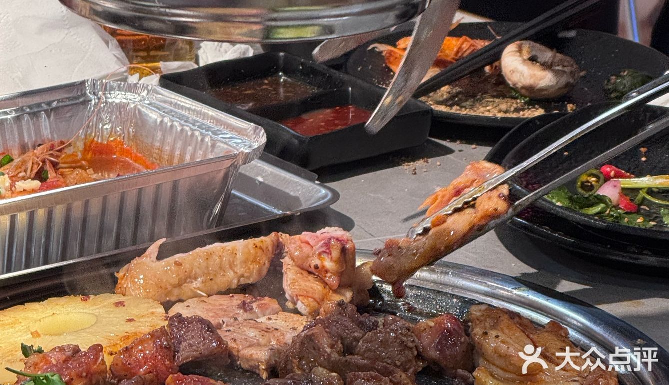 肉食星人赶快集合❗️哈炭烤肉一顿吃到大满足❗️