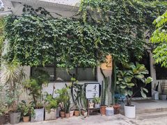 -彳亍咖啡·这里(水湾路店)