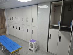 -蓝海豚游泳俱乐部(南京西路店)