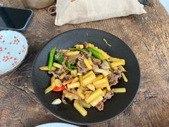 傣家青芒果炒牛肉-翠田Green Field Kitchen