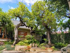 -Chom Cafe and Restaurant