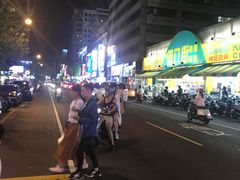 -六合夜市