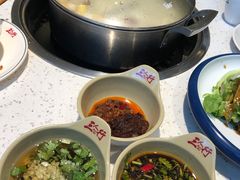 -三人行骨头王火锅(长寿店)