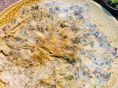 基诺茶叶煎蛋饼-基诺山寨.版纳民族特色菜