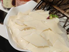 -老牌坊云南鱼豆花火锅(哈西万达店)