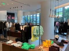 -URBAN REVIVO(上海中庚漫游城店)